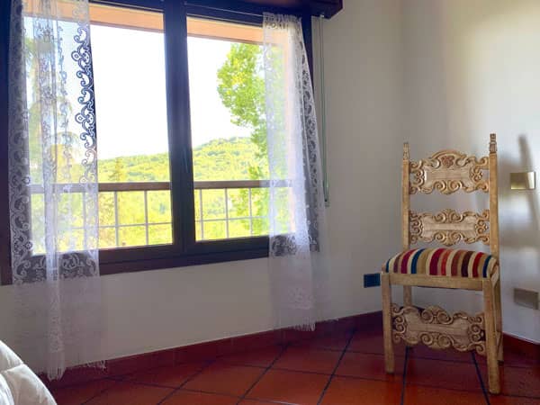 Camera con vista sulle colline